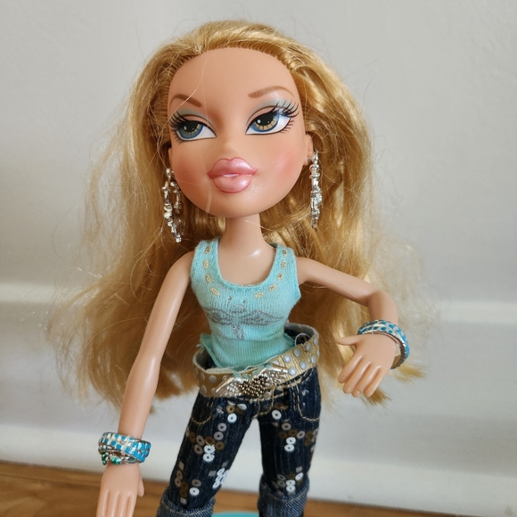 Bratz Talking Cloe - Picture 2 of 8